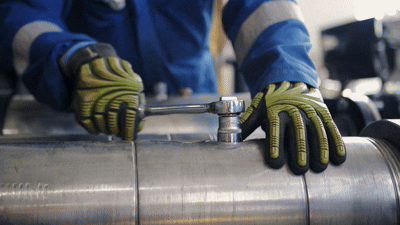 Screw connections: For secure installation in accordance with VDI 2230 Sheet 3