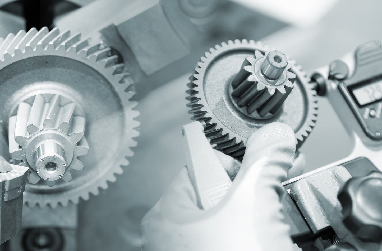 From gearwheel to gearbox - evaluating calculations and verifications