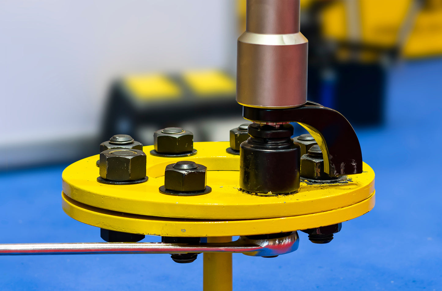 Screw connections: For secure installation in accordance with VDI 2230 Sheet 3